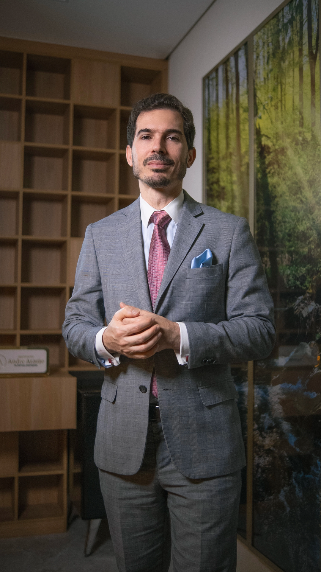 Dr. André Araújo Ferreira Martins em seu consultório